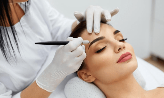 Brow Lamination vs. Microblading